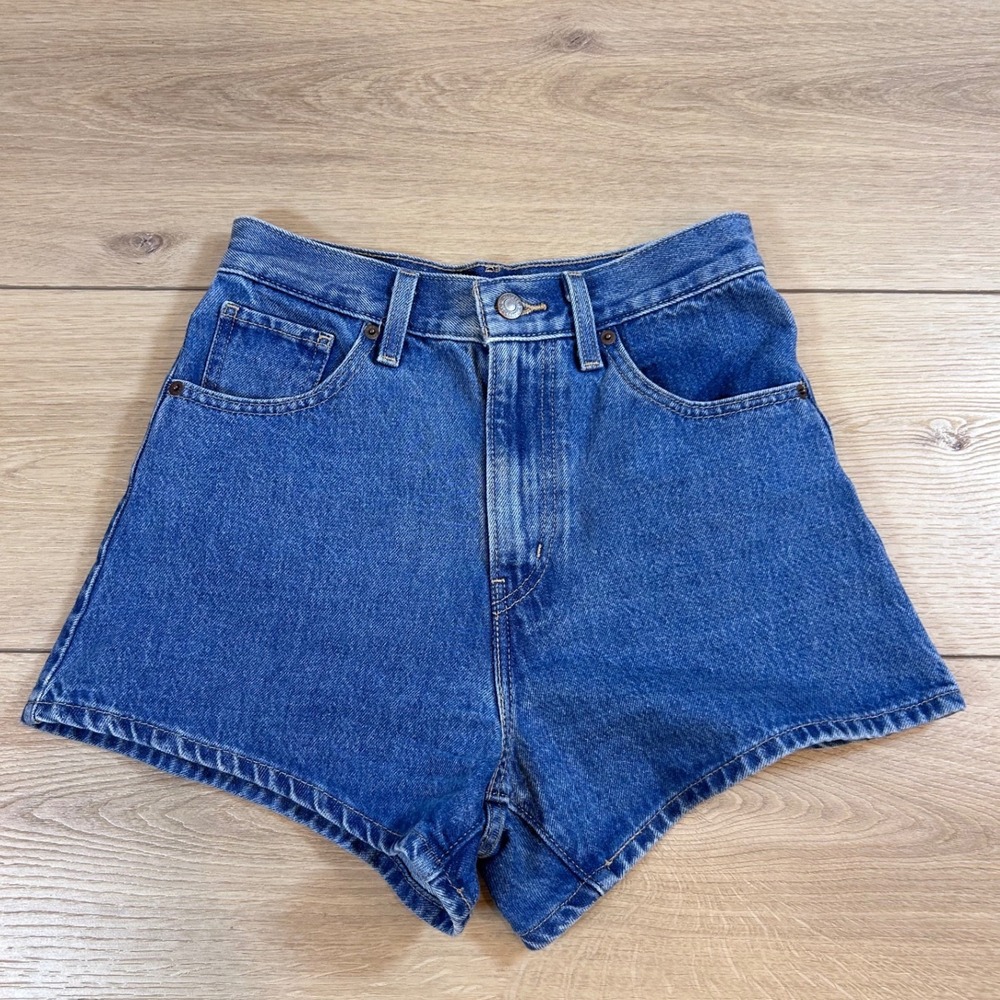 Levis Womens High Waisted Mom Shorts Blue Denim Medium Wash Size 25